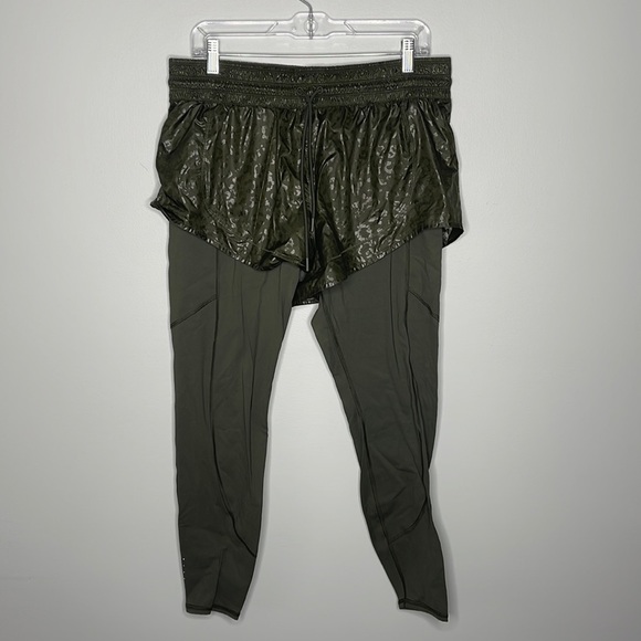 Athleta Pants - ATHLETA Rainier 2 in 1 Shorts Tights Army Green Womens Sz Large!